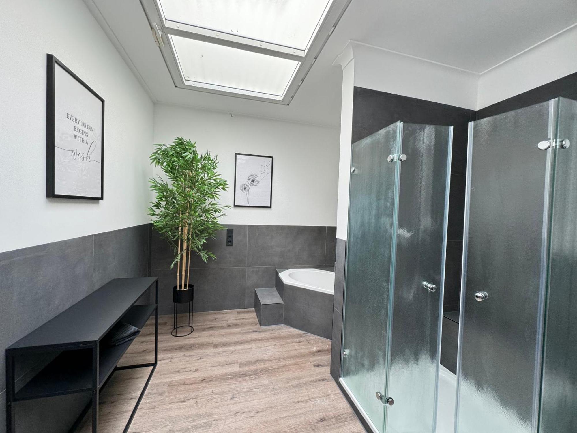 220 Qm Penthouse Wohnung Mit Fahrstuhl - Ohne Spa MHG Kültér fotó